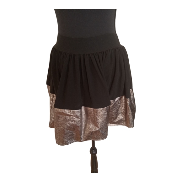 Do & Be Elegant Black and Metalic Gold Skirt - Picture 2 of 2
